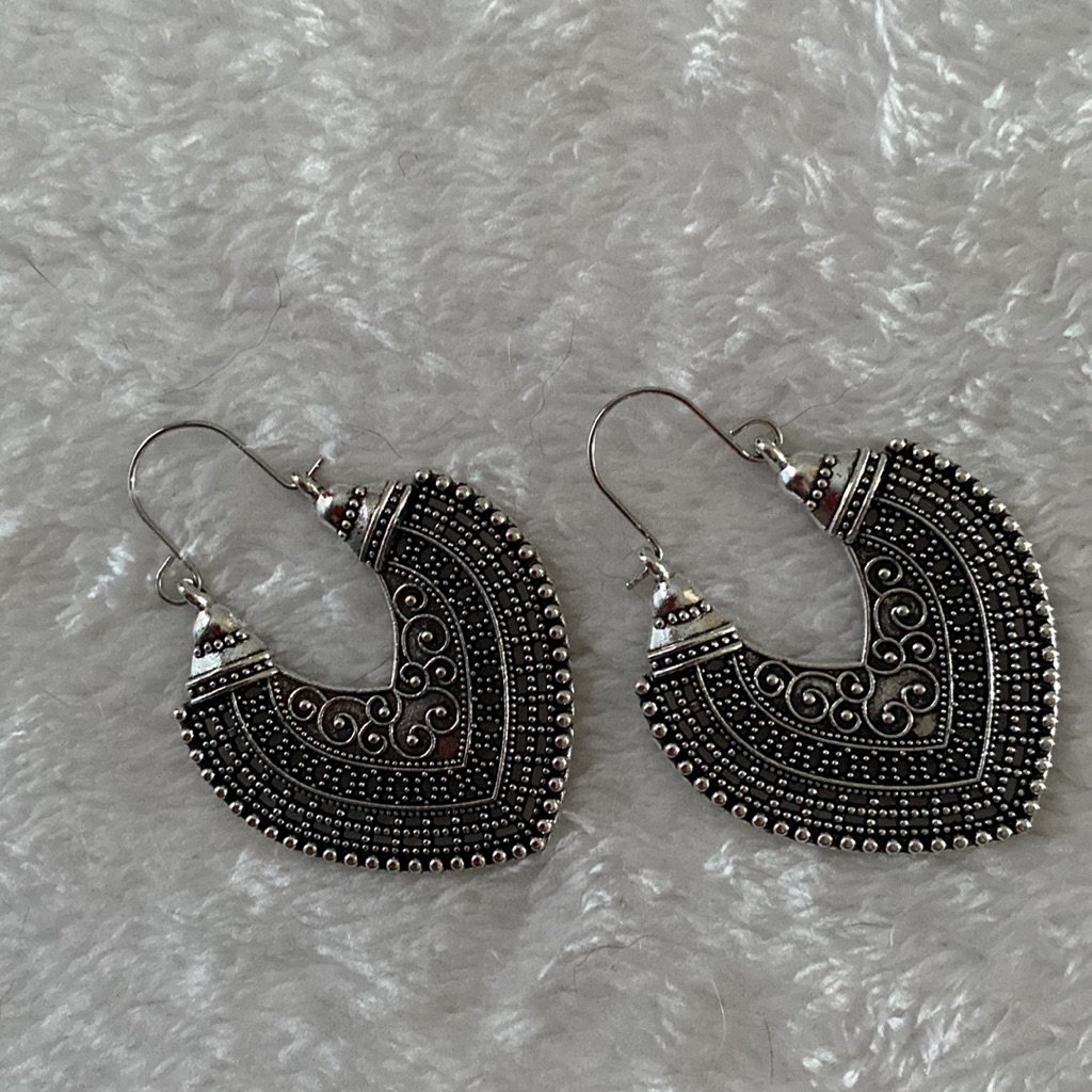 Vintage/Antique Style Heart Shape Dangle Earrings